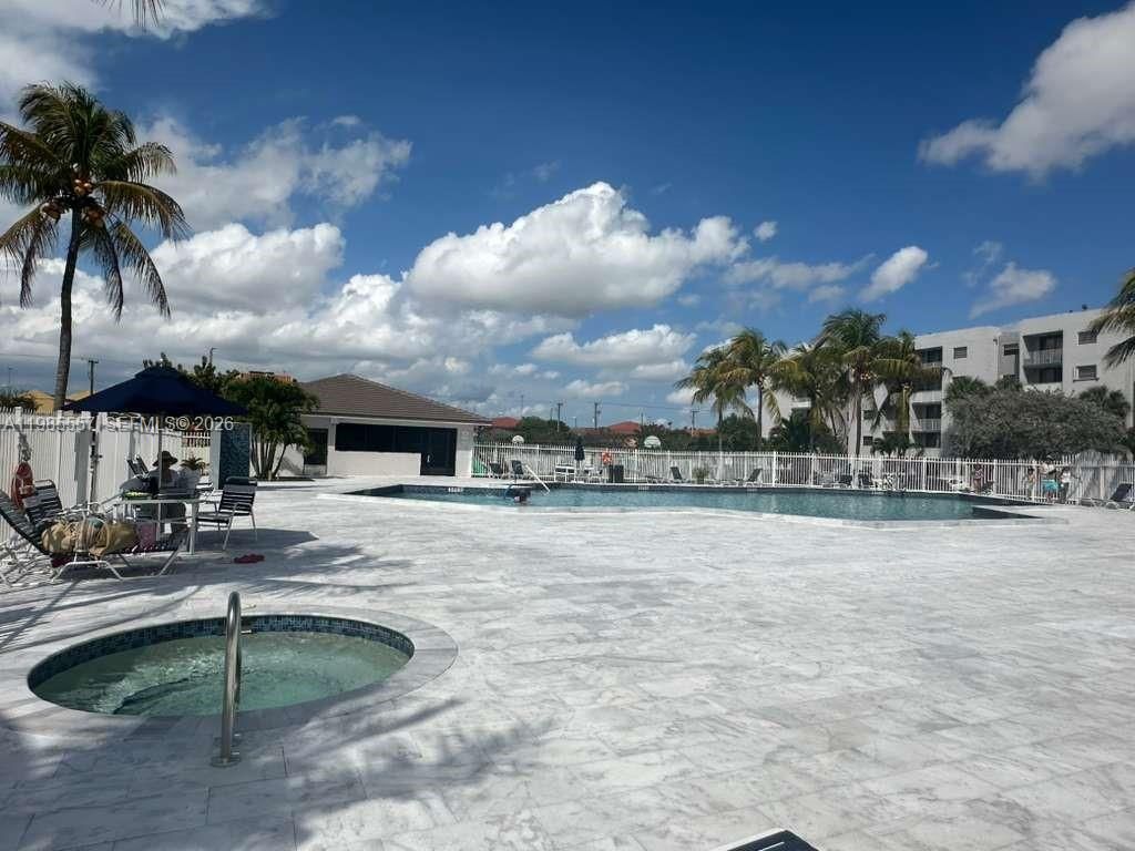 8185 NW 7th St , Unit 319, Miami, FL 33126 Photo