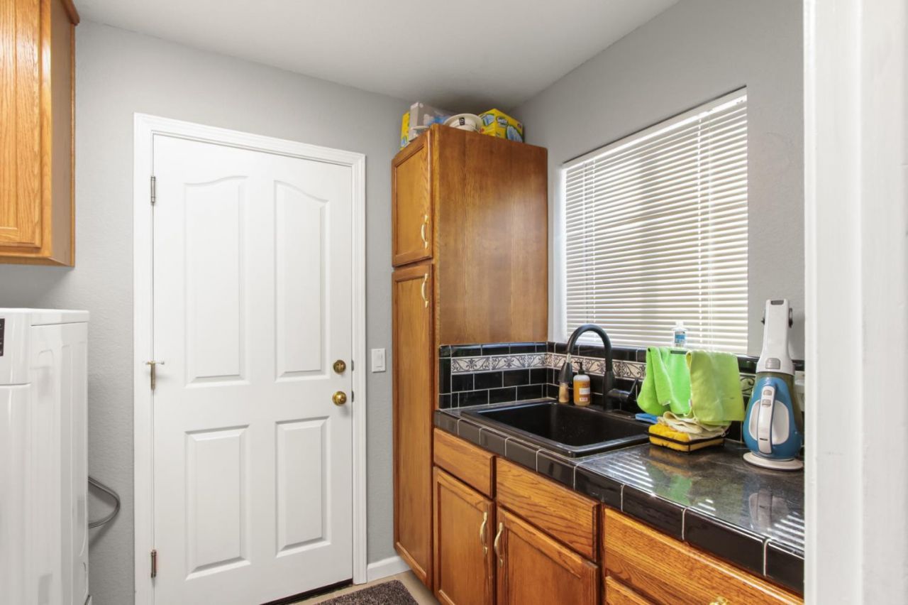 1856 Krpan Dr, Roseville, CA 95747 Photo