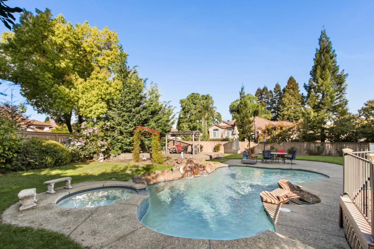 1856 Krpan Dr, Roseville, CA 95747 Photo