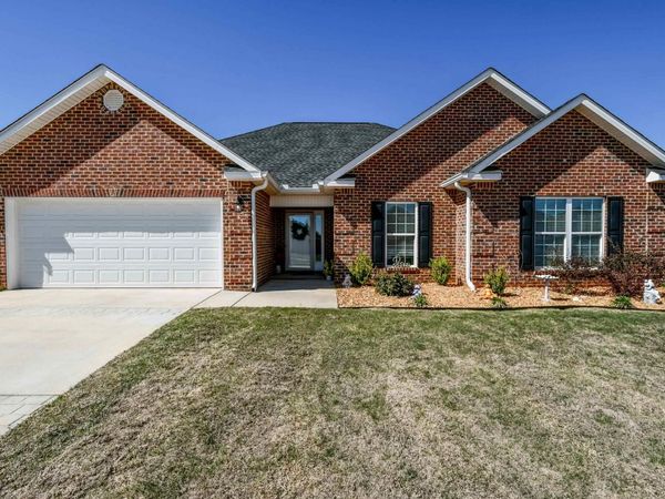 423 Lamplight Drive, Byron, GA 31008