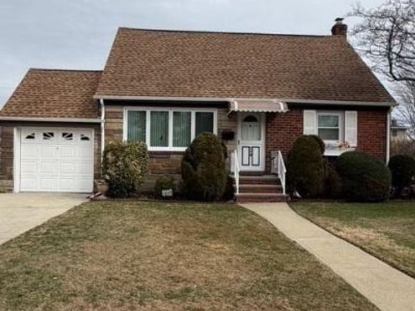 118 Carol Road , East Meadow, NY 11554