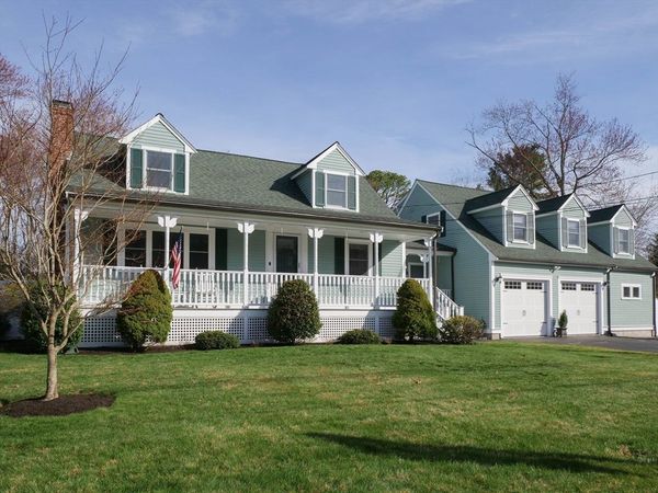 97 Hartwell Rd, Bedford, MA 01730