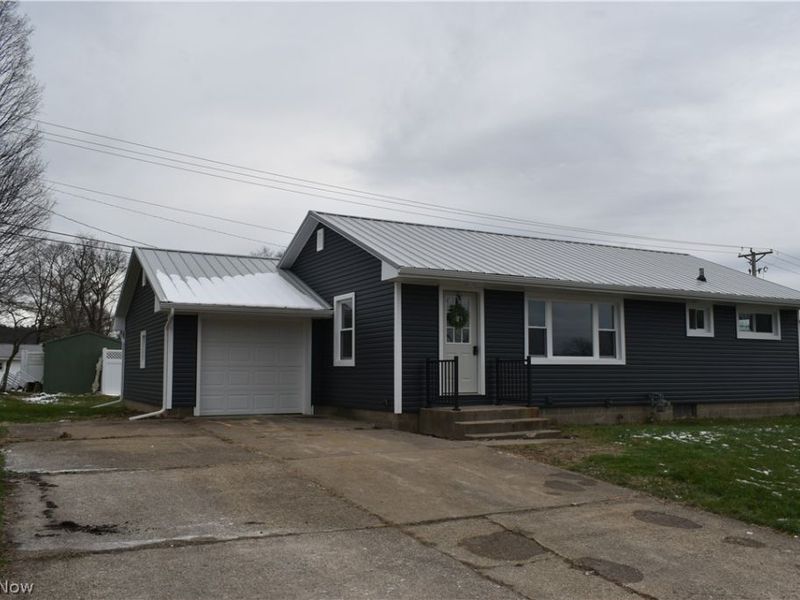 1213 Sleepy Hollow Drive, Coshocton, OH 43812 Photo 2