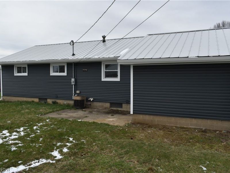 1213 Sleepy Hollow Drive, Coshocton, OH 43812 Photo 4