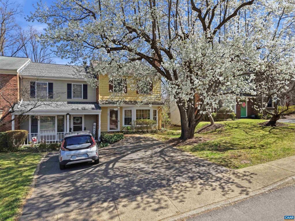 943 Huntwood Ln, Charlottesville, VA 22901 Main Photo