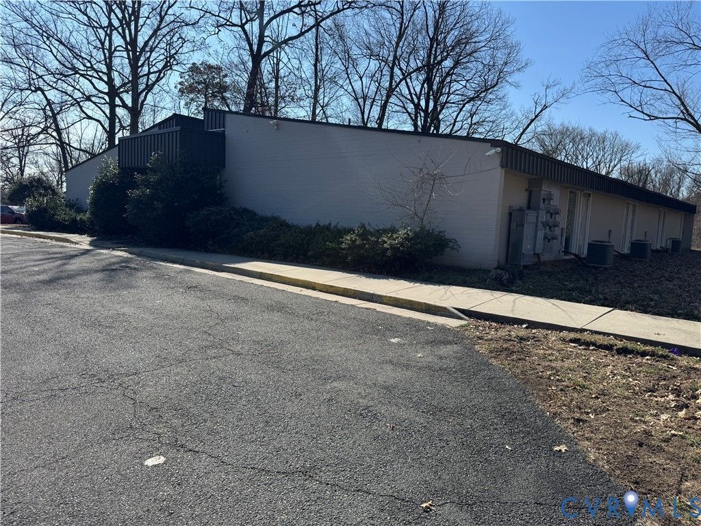 1712 Clubhouse Road, Fairfax, VA 20190 Main Photo