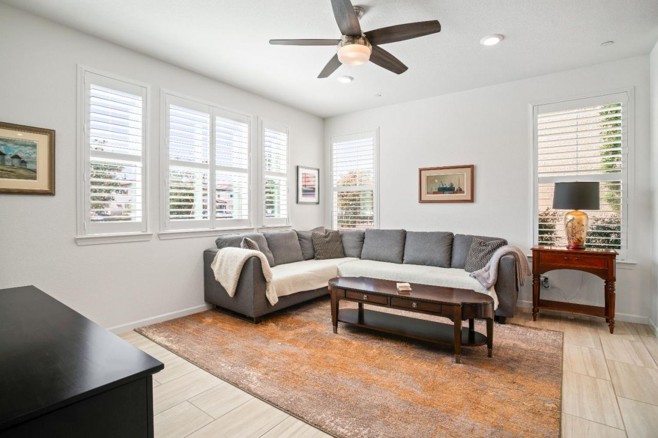 1041 Essington Ln, Roseville, CA 95747 Photo