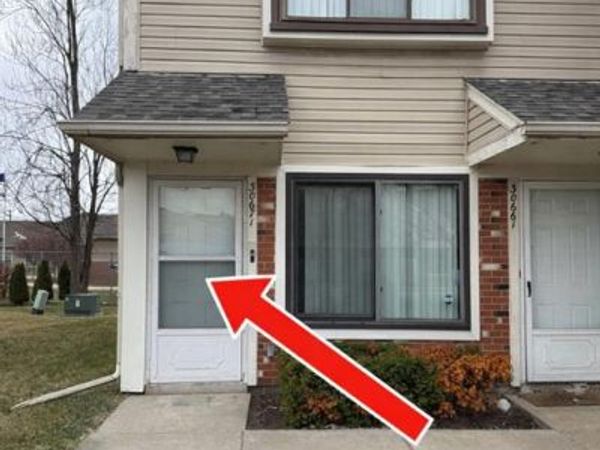 30671 HIDDEN PINES Lane, Roseville, MI 48066