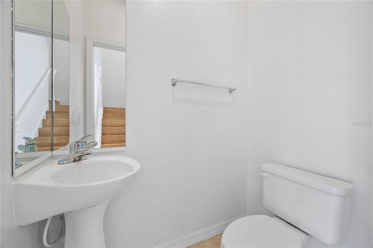 2532 Grand Central Parkway , Unit 6, Orlando, FL 32839 Photo