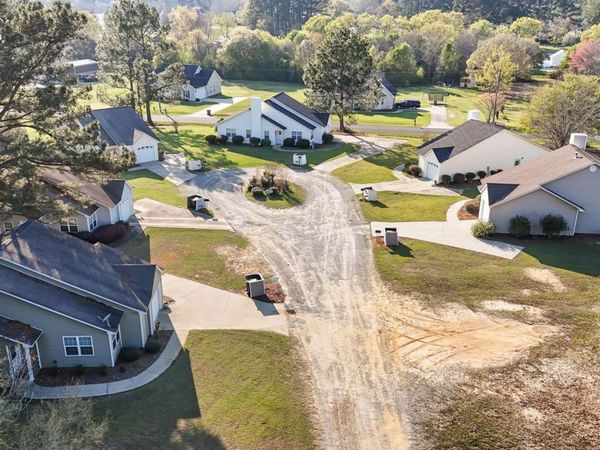 Mac Thompson Road, Cochran, GA 31014