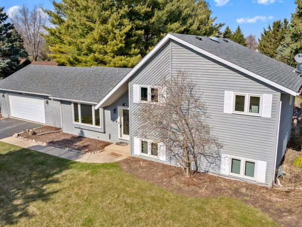 568 Pamela Street, Gilberts, IL 60136