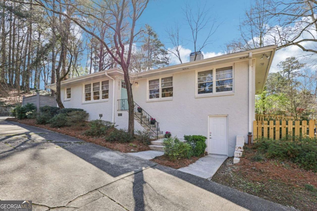 4011 Arden Way Ne, Atlanta, GA 30342 Main Photo
