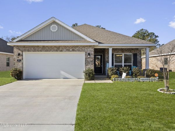80 Saltmeadow Circle, Ocean Springs, MS 39564