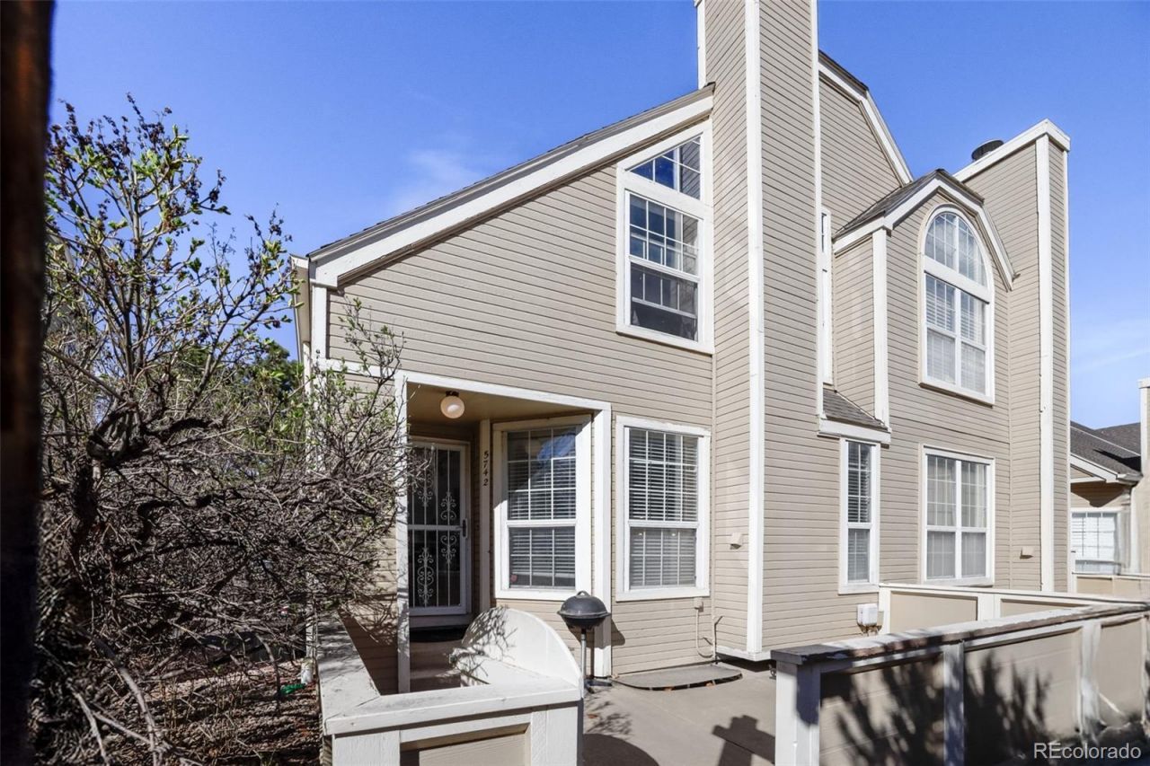 5742 W Atlantic Place, Lakewood, CO 80227 Main Photo