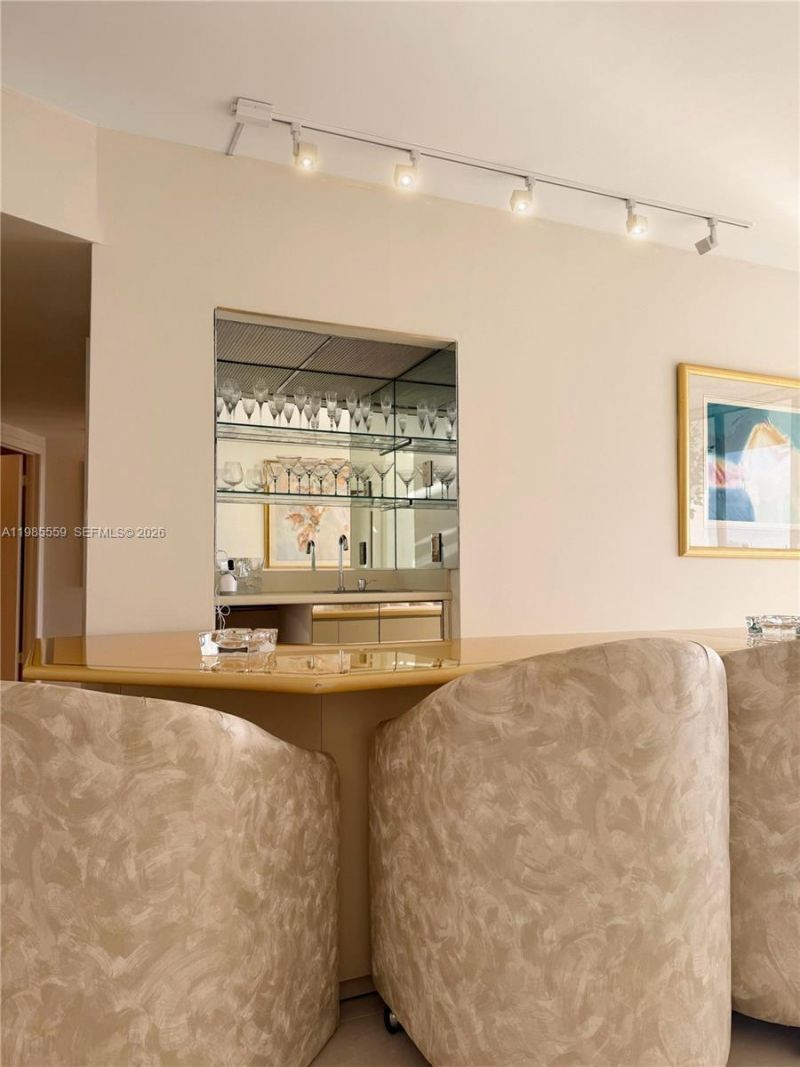 20281 E Country Club Dr , Unit 2409, Aventura, FL 33180 Photo