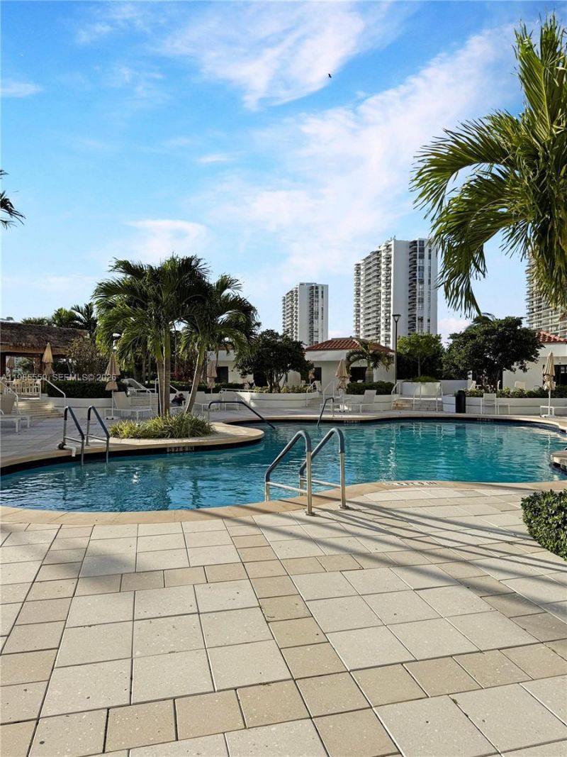 20281 E Country Club Dr , Unit 2409, Aventura, FL 33180 Photo