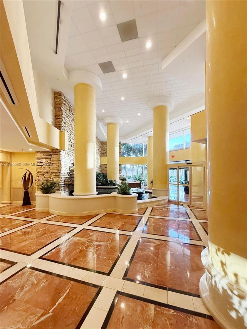 20281 E Country Club Dr , Unit 2409, Aventura, FL 33180 Photo