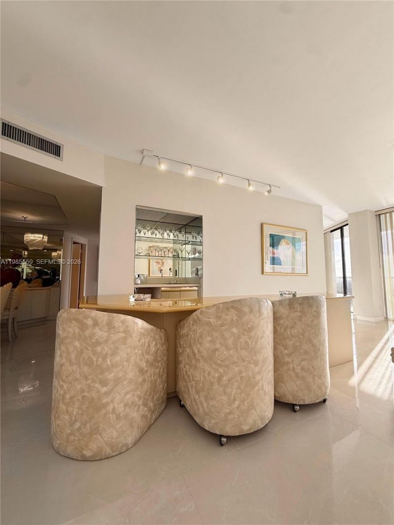 20281 E Country Club Dr , Unit 2409, Aventura, FL 33180 Photo