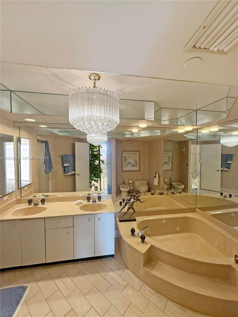 20281 E Country Club Dr , Unit 2409, Aventura, FL 33180 Photo