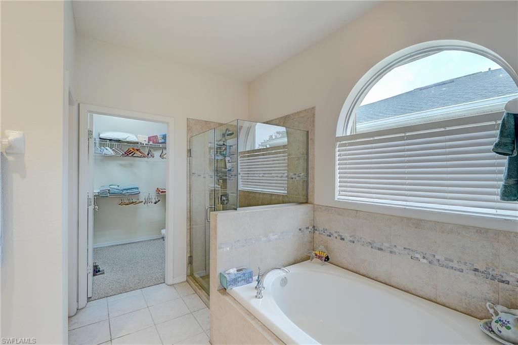 1813 Emerald Cove Dr, Cape Coral, FL 33991 Photo