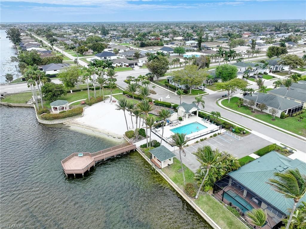 1813 Emerald Cove Dr, Cape Coral, FL 33991 Photo