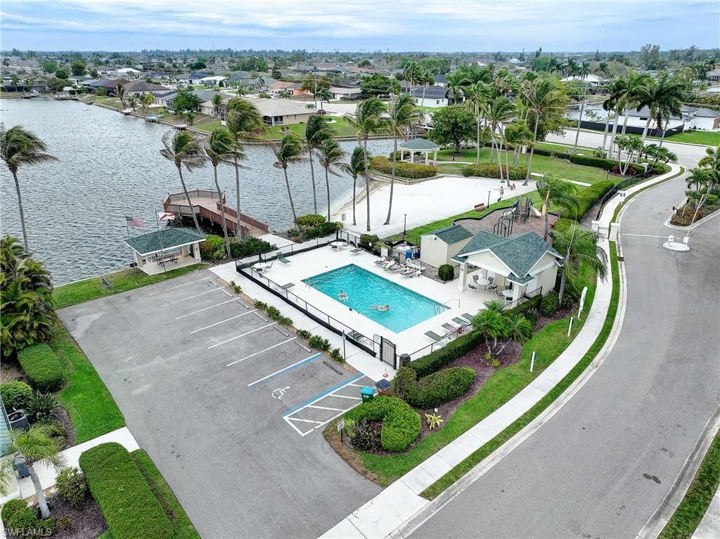 1813 Emerald Cove Dr, Cape Coral, FL 33991 Photo