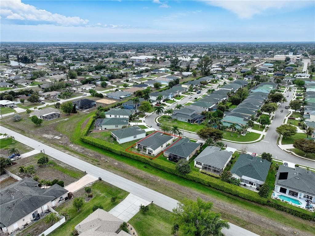 1813 Emerald Cove Dr, Cape Coral, FL 33991 Photo