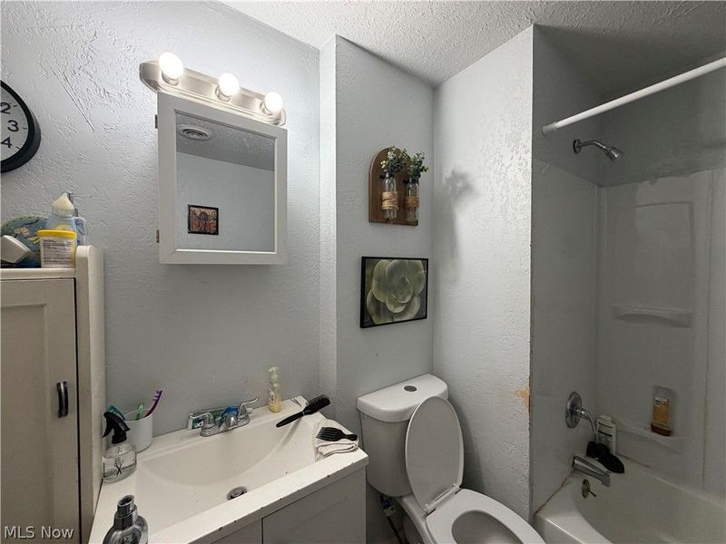 6723 Clement Avenue, Cleveland, OH 44105 Photo 23