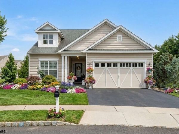 4 Citadel Cir, Monroe, NJ 08831