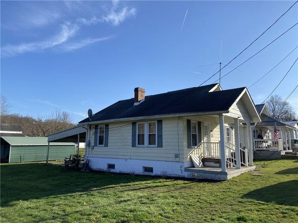 518 3rd St, Greensboro, PA 15338