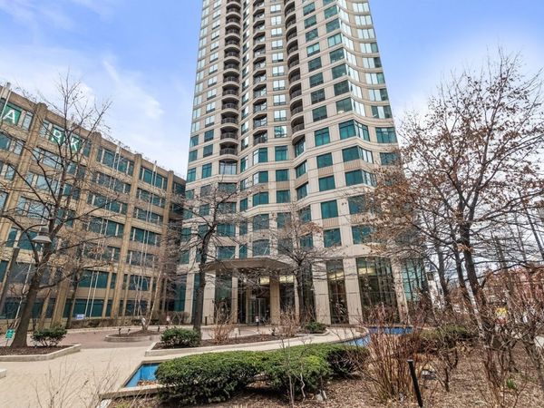 400 N La Salle Drive , Unit 4501, Chicago, IL 60654