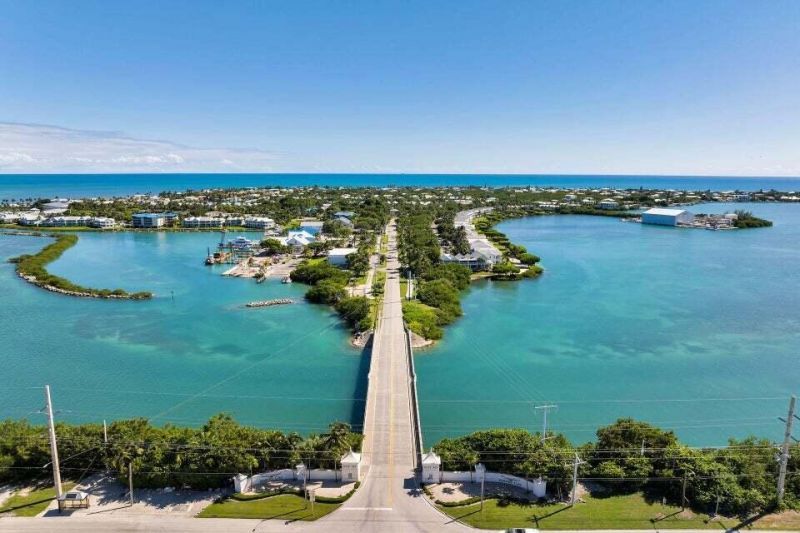 300 Duck Key Drive, Unit 9, Duck, FL 33050 Photo