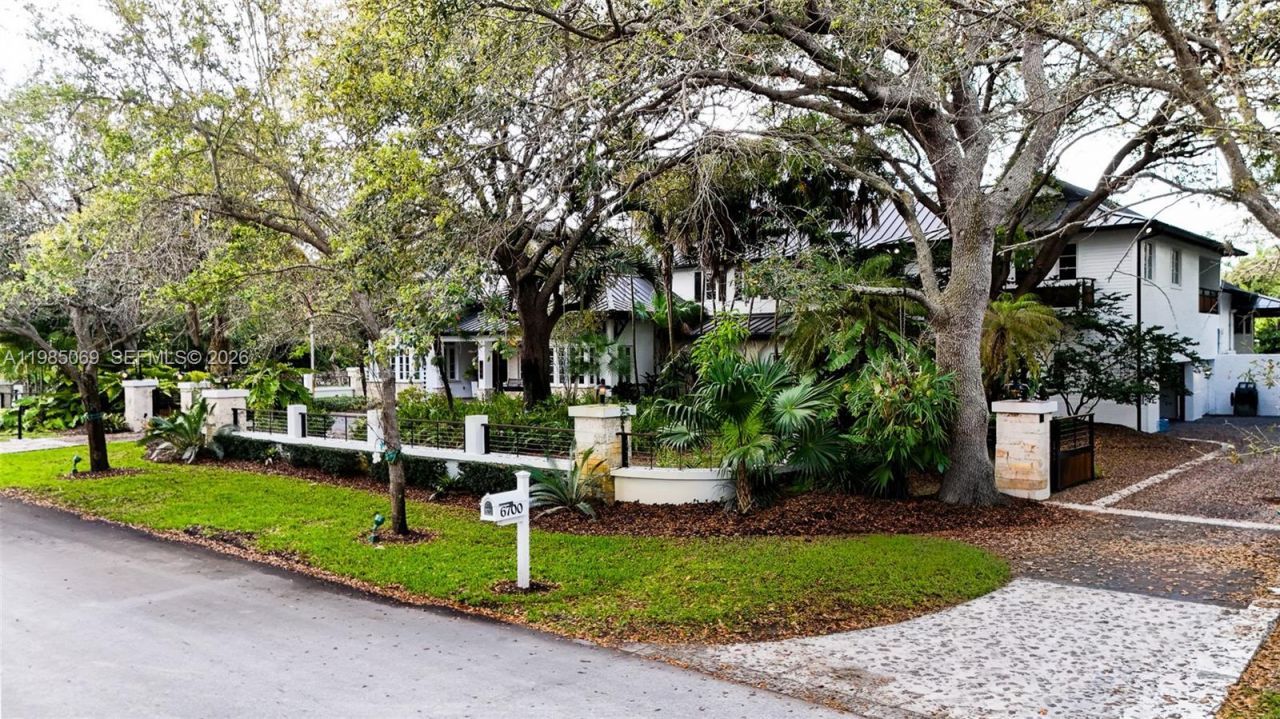 6700 SW 132nd St, Pinecrest, FL 33156 Photo