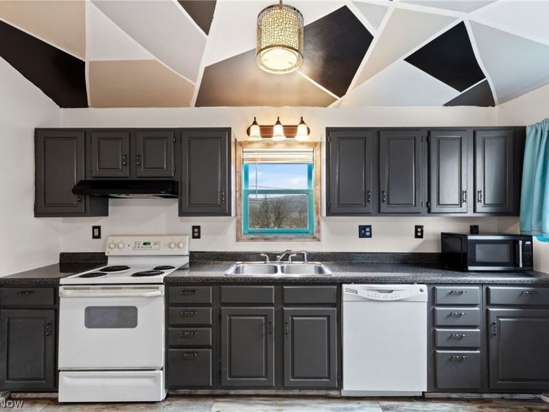 55249 Locust Drive, Bridgeport, OH 43912 Photo 11