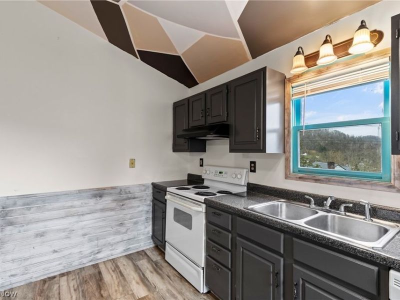 55249 Locust Drive, Bridgeport, OH 43912 Photo 13