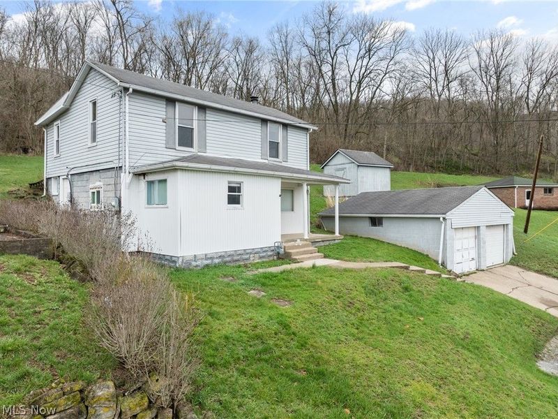 55249 Locust Drive, Bridgeport, OH 43912 Photo 2