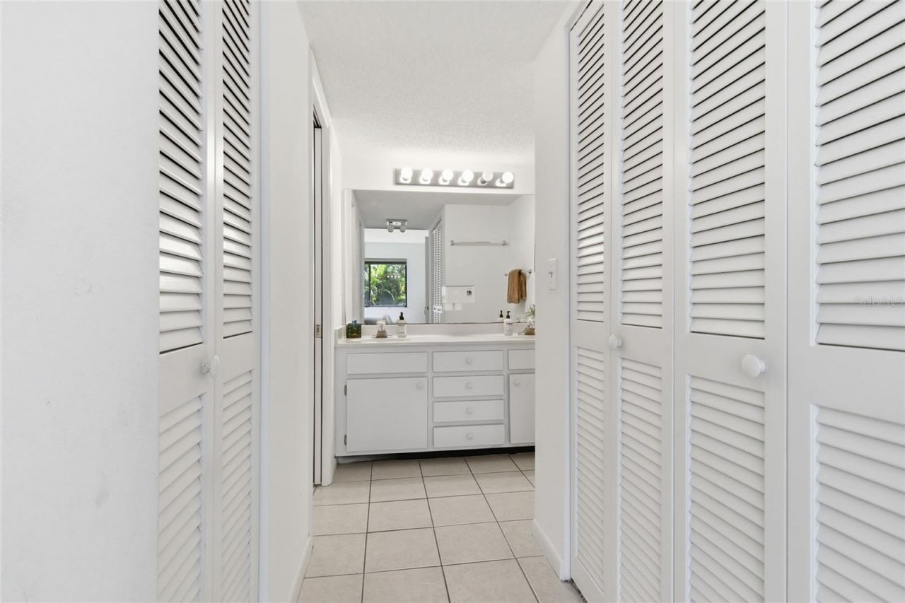 1628 Clower Creek Drive , Unit 225, Sarasota, FL 34231 Photo