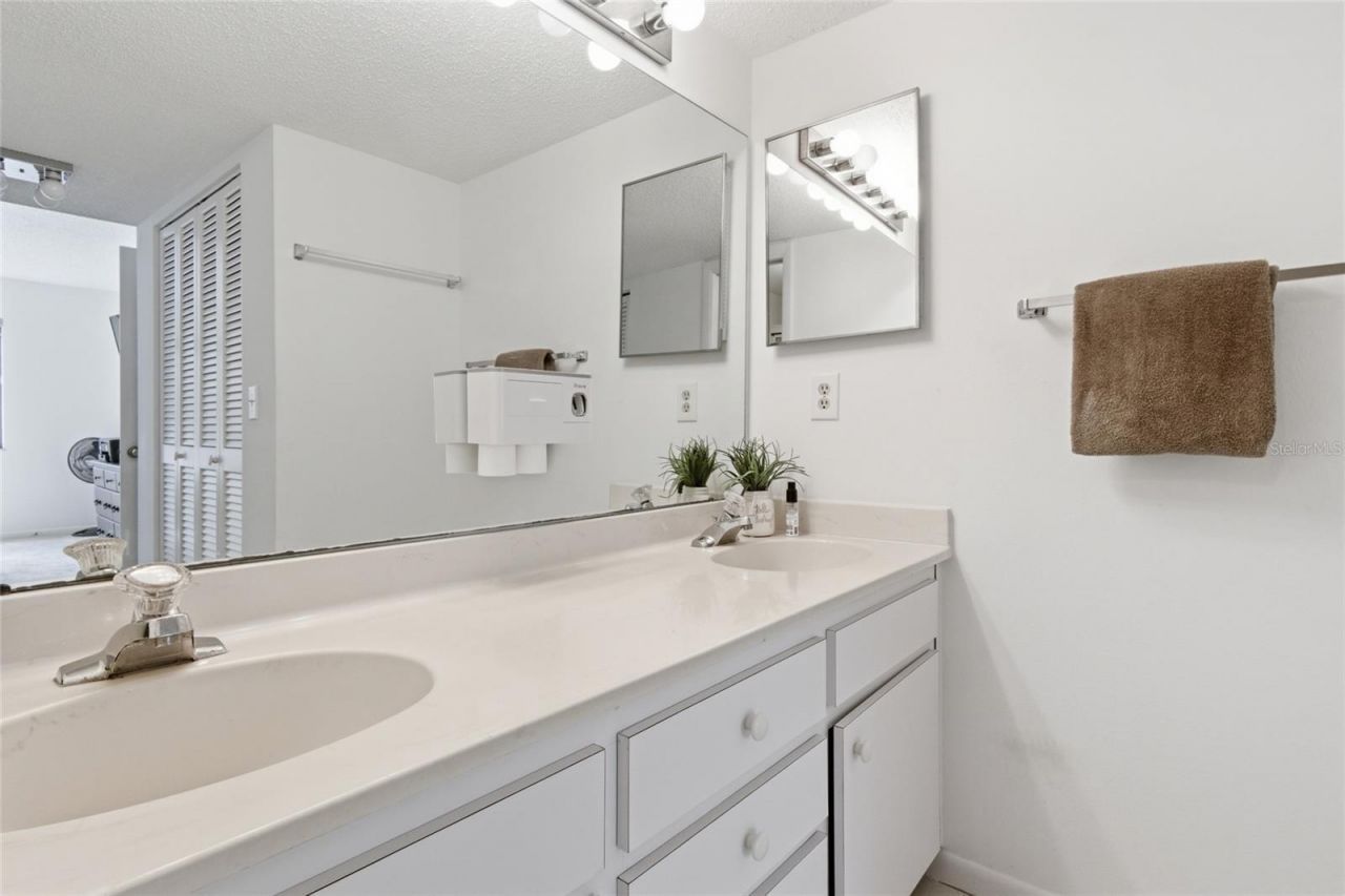 1628 Clower Creek Drive , Unit 225, Sarasota, FL 34231 Photo