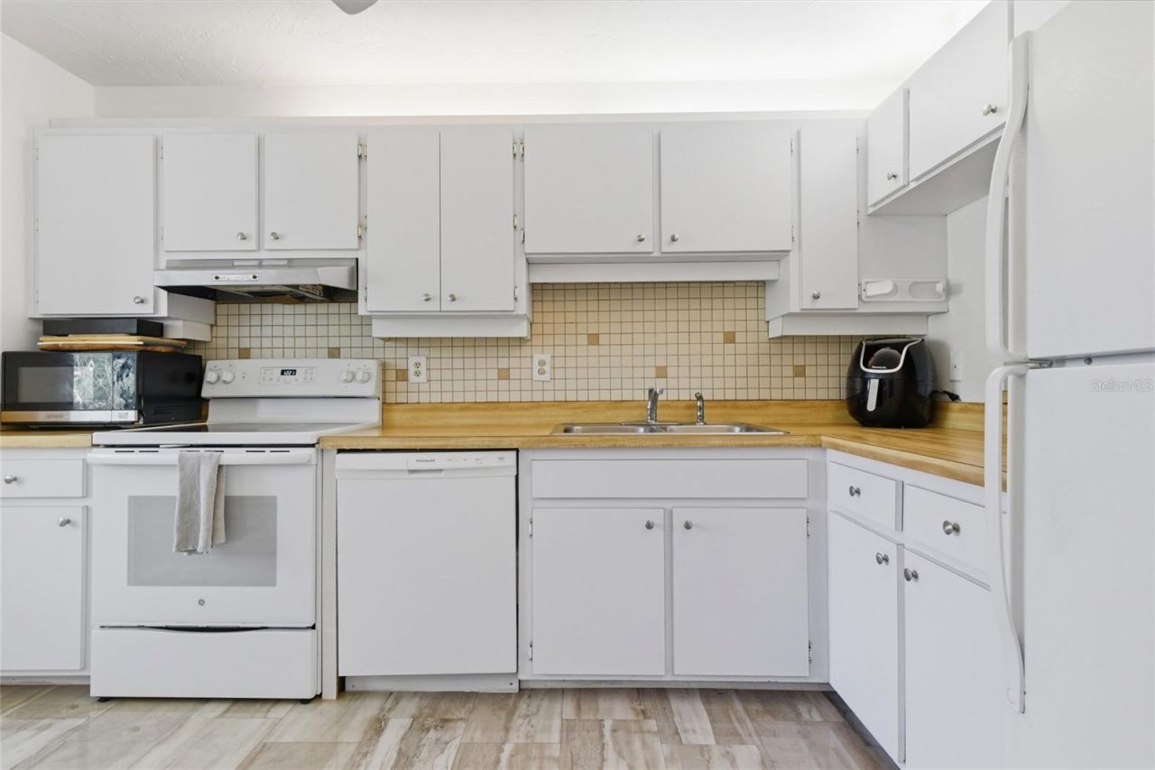 1628 Clower Creek Drive , Unit 225, Sarasota, FL 34231 Photo