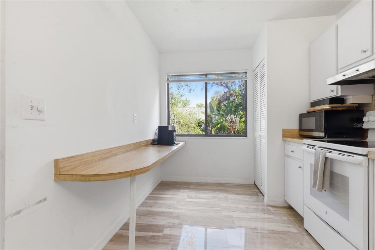 1628 Clower Creek Drive , Unit 225, Sarasota, FL 34231 Photo