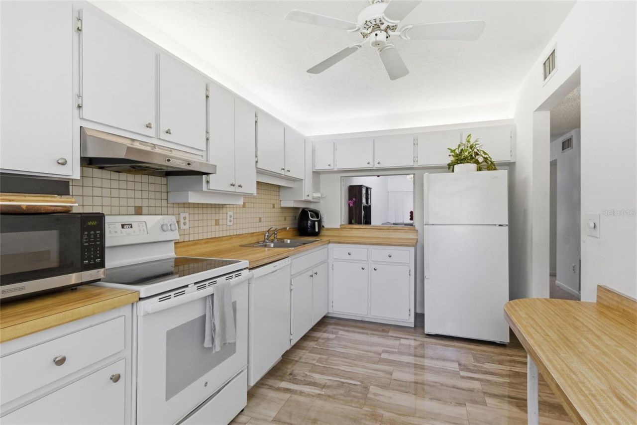 1628 Clower Creek Drive , Unit 225, Sarasota, FL 34231 Photo