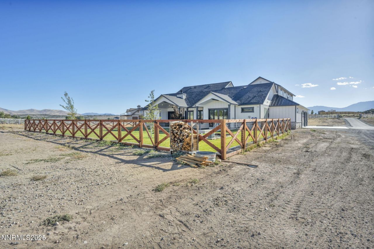 1409 Hunters Point Drive, Gardnerville, NV 89410 Photo