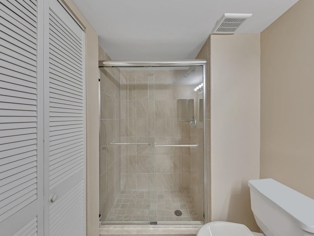 359 Lakeview Drive, Unit 201, Weston, FL 33326 Photo