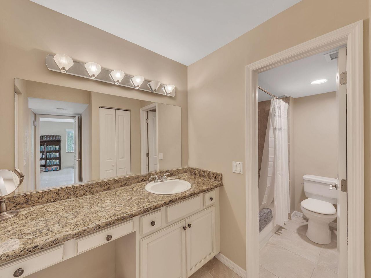 359 Lakeview Drive, Unit 201, Weston, FL 33326 Photo