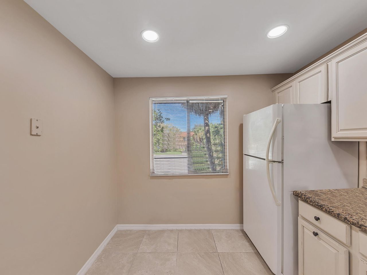 359 Lakeview Drive, Unit 201, Weston, FL 33326 Photo