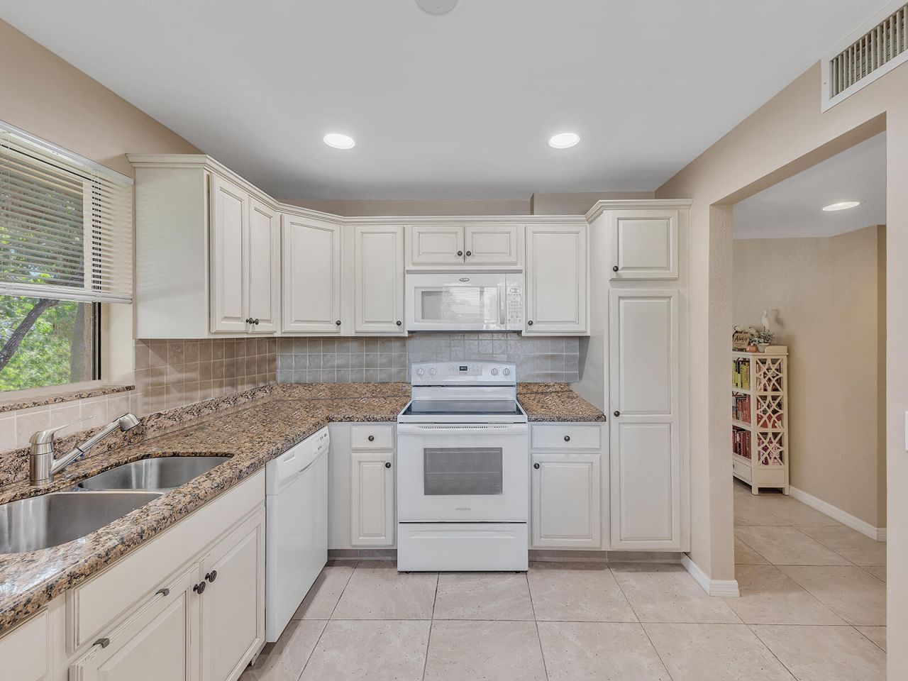 359 Lakeview Drive, Unit 201, Weston, FL 33326 Photo