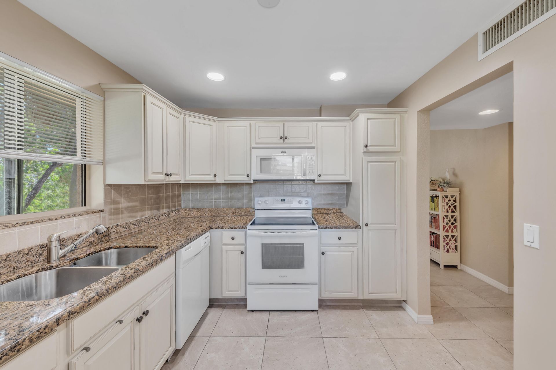 359 Lakeview Drive, Unit 201, Weston, FL 33326 Photo