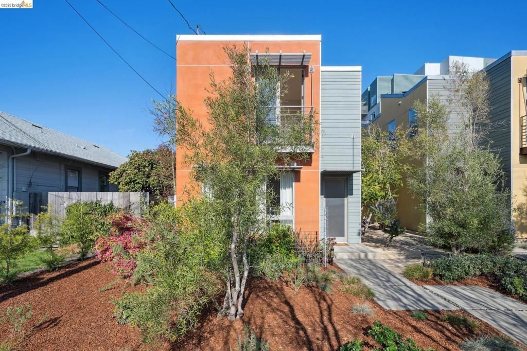 1126 Ocean Avenue, Oakland, CA 94608 Main Photo