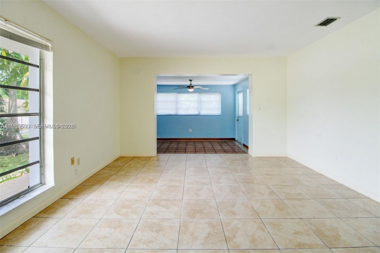 10250 Caribbean Blvd, Cutler Bay, FL 33189 Photo