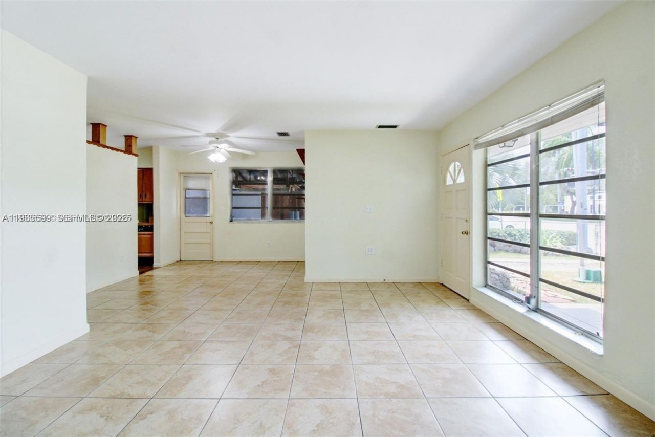 10250 Caribbean Blvd, Cutler Bay, FL 33189 Photo